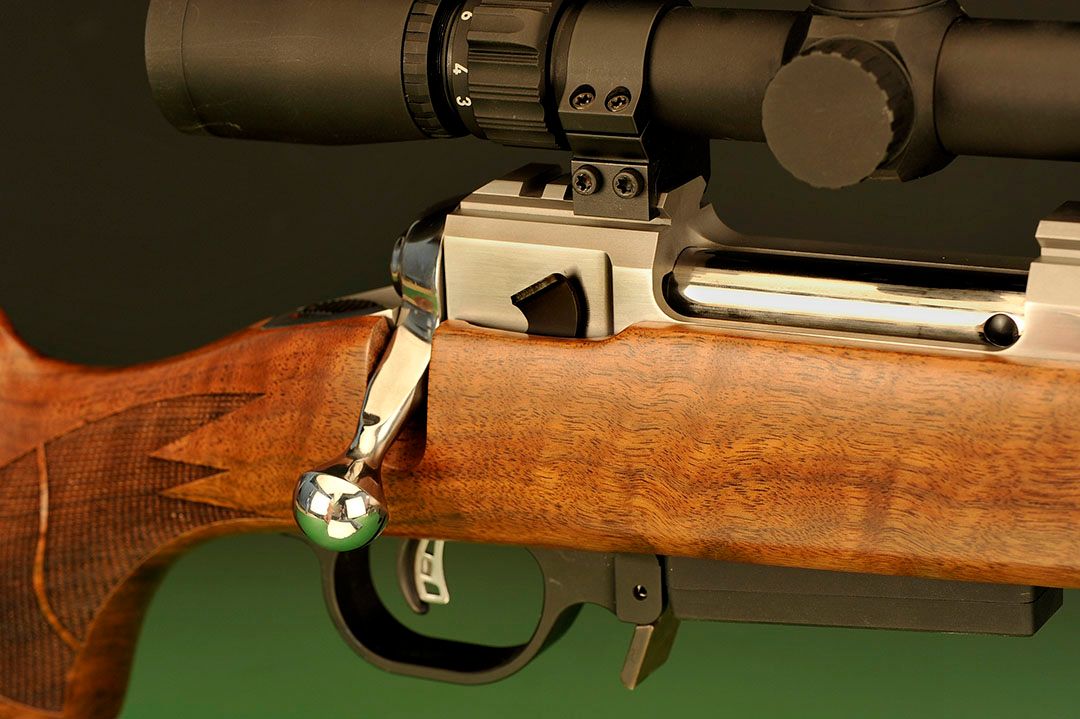 In this closer look, the details of the bolt release (in black along the side of the receiver), the polished bolt handle matching parts of the receiver, the AccuTrigger and the magazine release can be seen.